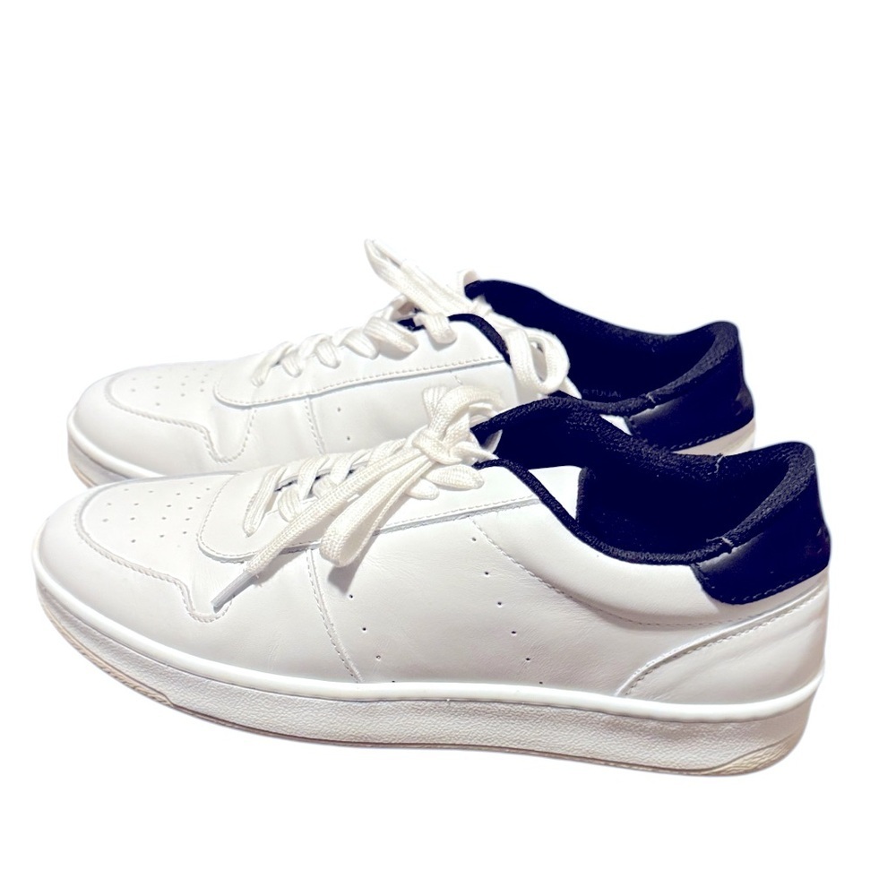 Paige Remy Sneakers Womens Size 8 White BlackWalking Shoes Comfortable